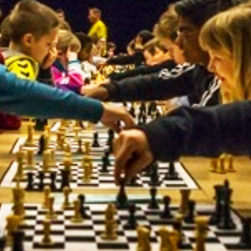 Final i världens största schacktävling för ungdomar spelas i Uppsala