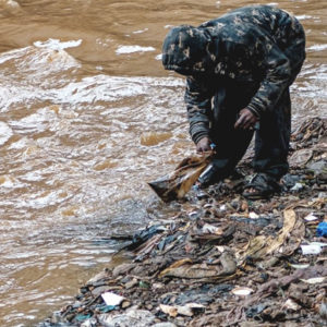 SAMHÄLLE | Nytt samarbete skapar försörjningsmöjligheter för utsatta – och rensar haven från plast