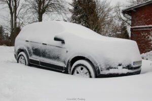 TIPS & RÅD | Farligt låta snön vara kvar på biltaket